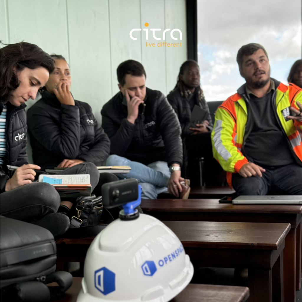 Citra Construction team during Open Space Training with a hard hat and a 360° camera.